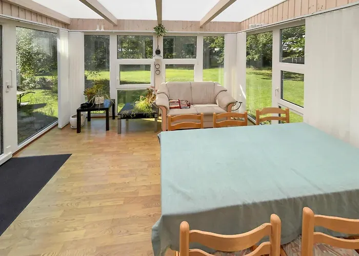 3 Bedroom Gorgeous In Casa de Férias Ulfborg