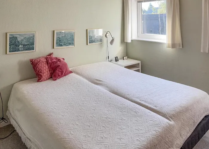 3 Bedroom Gorgeous In Casa de Férias *